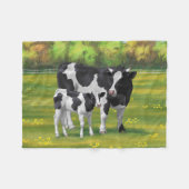 夏の牧草地でホルスタイン牛&かわいい子牛 フリースブランケット (正面(横))