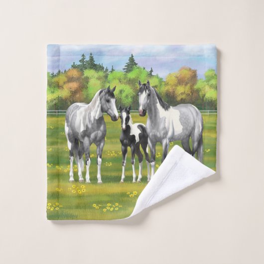 夏の牧草地で絵を描のリンゴ灰色の馬 バスタオルセット (ウォッシュタオル)