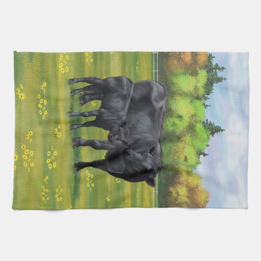 夏の牧草地に黒アンガスカウカワイカフカーフ キッチンタオル (横)
