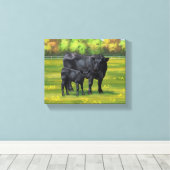 夏の牧草地に黒アンガスカウカワイカフカーフ キャンバスプリント (インサイチュ (ウッドフロア))