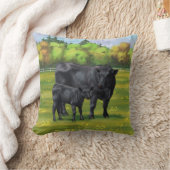 夏の牧草地に黒アンガスカウカワイカフカーフ クッション (ブランケット)