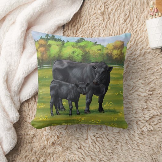 夏の牧草地に黒アンガスカウカワイカフカーフ クッション (ブランケット)