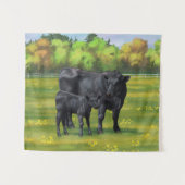 夏の牧草地に黒アンガスカウカワイカフカーフ タペストリー (正面(横))