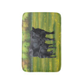 夏の牧草地に黒アンガスカウカワイカフカーフ バスマット (正面縦)