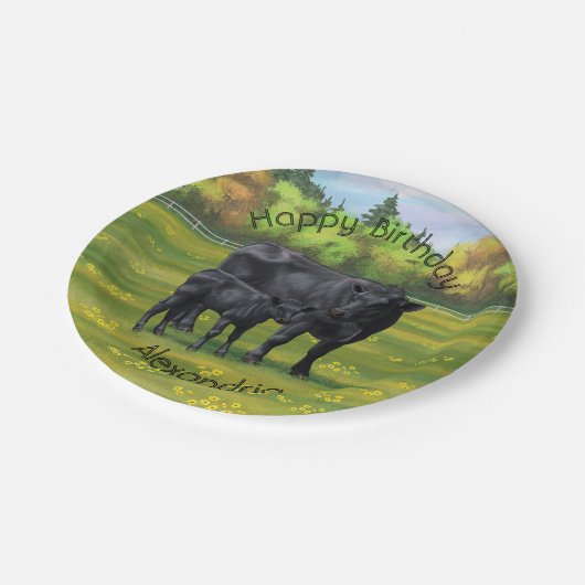 夏の牧草地に黒アンガスカウカワイカフカーフ ペーパープレート (アングル)