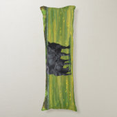 夏の牧草地に黒アンガスカウカワイカフカーフ ボディピロー (正面縦)