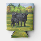 夏の牧草地に黒アンガスカウカワイカフカーフ 缶クーラー (正面)