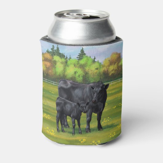 夏の牧草地に黒アンガスカウカワイカフカーフ 缶クーラー (缶裏面)