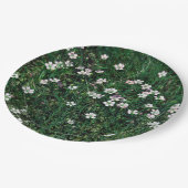 夏の牧草地の小さな白とライトピンクのワイルドフラワー ペーパープレート (アングル)