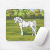 夏の牧草地の白エジプトのアラビア馬 マウスパッド (マウス)