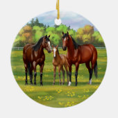夏の牧草地の茶色のベイクォーターウマ セラミックオーナメント (裏面)