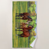 夏の牧草地の茶色のベイクォーターウマ ビーチタオル (正面)