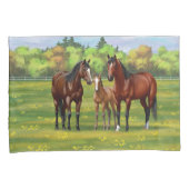 夏の牧草地の茶色のベイクォーターウマ 枕カバー (正面右)