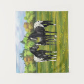 夏の牧草地の黒いアパロオーサの馬 タペストリー (正面)