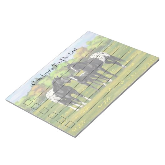 夏の牧草地の黒いアパロオーサの馬 ノートパッド (アングル)