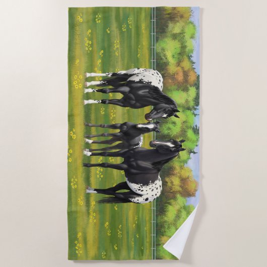 夏の牧草地の黒いアパロオーサの馬 ビーチタオル (正面)