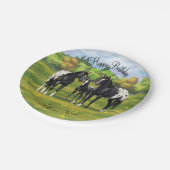 夏の牧草地の黒いアパロオーサの馬 ペーパープレート (アングル)