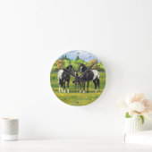 夏の牧草地の黒いアパロオーサの馬 ラウンド壁時計 (ホーム)