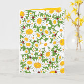 夏の白いデイジーと赤いラディバグお洒落 カード (黄色い花)