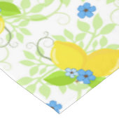 夏の白と黄色のレモンの花の模様 テーブルクロス (アングル)