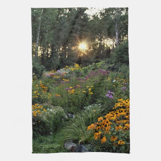 夏の終わりの太陽が庭園で キッチンタオル (縦)