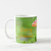 夏の終わりの赤と緑のキノコの秋写真 コーヒーマグカップ (左)