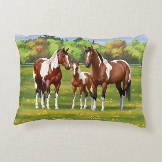 夏の絵を描牧草地のベイピント四分の馬 アクセントクッション (裏面)