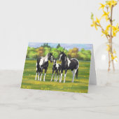 夏の絵を描牧草地の黒いピント四分の馬 カード (黄色い花)