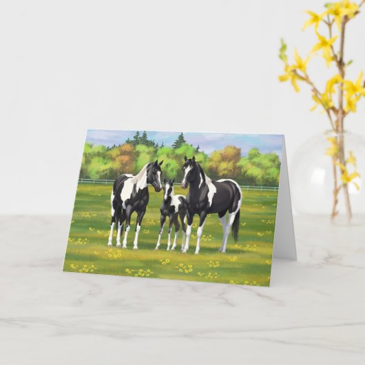 夏の絵を描牧草地の黒いピント四分の馬 カード (黄色い花)