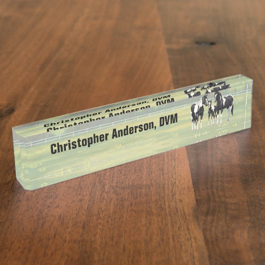 夏の絵を描牧草地の黒いピント四分の馬 デスクネームプレート (側面)