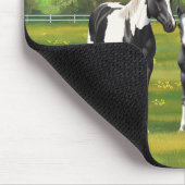 夏の絵を描牧草地の黒いピント四分の馬 マウスパッド (コーナー)