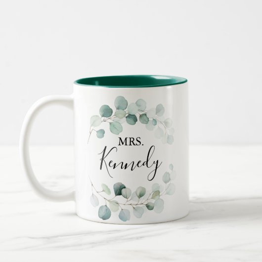 夏の緑のユーカリの葉ミセス新婚の花嫁 ツートーンマグカップ (左)