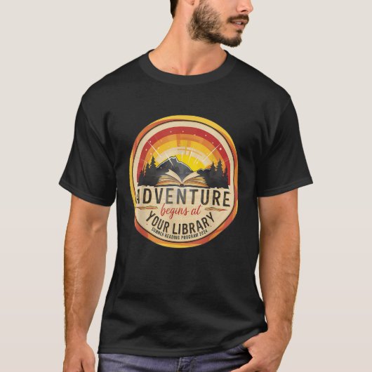 夏の読プログラム2024アドベンチャーはヨで始まる Tシャツ (正面)