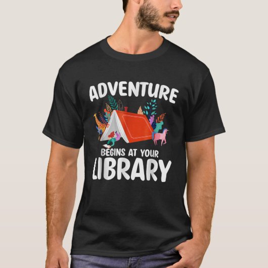 夏の読プログラム2024アドベンチャーはヨで始まる Tシャツ (正面)