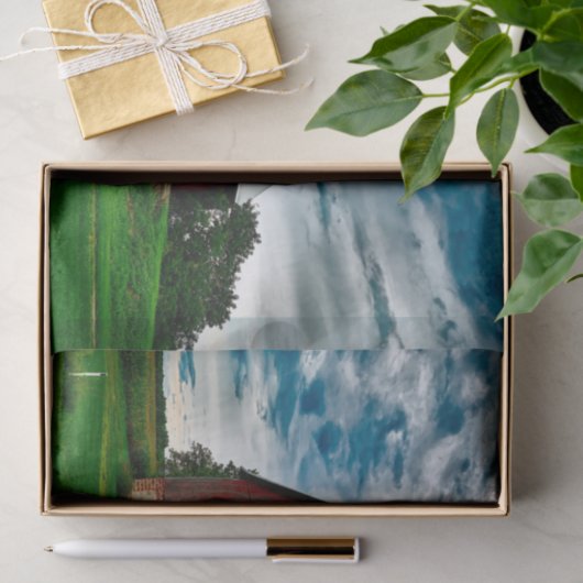 夏の赤い納屋が全天に満素晴らしちた 薄葉紙 (ギフト)