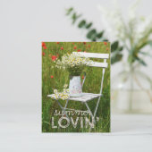 夏の野のワイルドフラワー - ケシ + テキスト ポストカード (スタンド正面)