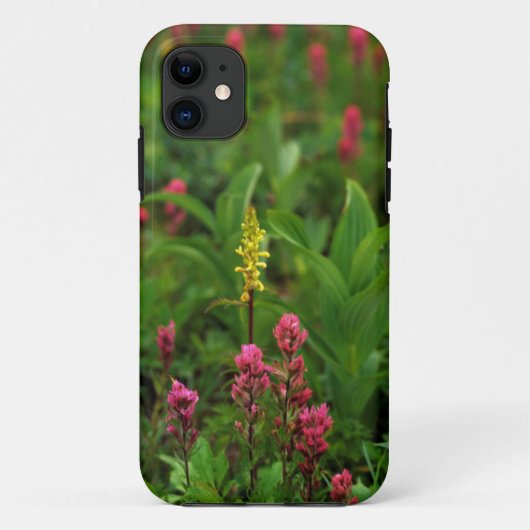 夏の野の花が色彩の饗宴を繰り広げる Case-Mate iPhoneケース (裏面)