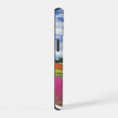 夏の野原の花の列 iPhone 15ケース (右側面)