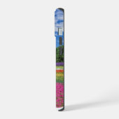 夏の野原の花の列 iPhone 15ケース (左側面)
