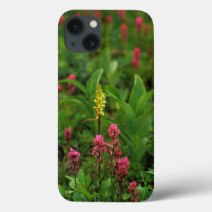夏の野花が色彩豊かに溢れる iPhone 13ケース