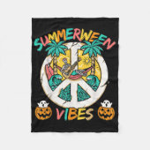 夏の間のスケルトンは蘇と一緒にビーチでリラックス フリースブランケット (正面)