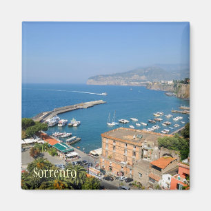 夏の静かな日のソレントの晴れたイタリアの街 マグネット