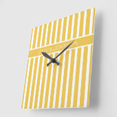 夏の黄色のカスストライプのタマイズ可能な名前 スクエア壁時計 (傾斜)