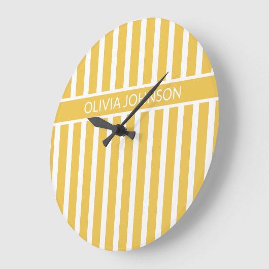 夏の黄色のカスストライプのタマイズ可能な名前 ラージ壁時計 (傾斜)