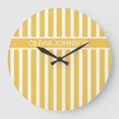 夏の黄色のカスストライプのタマイズ可能な名前 ラージ壁時計 (正面)