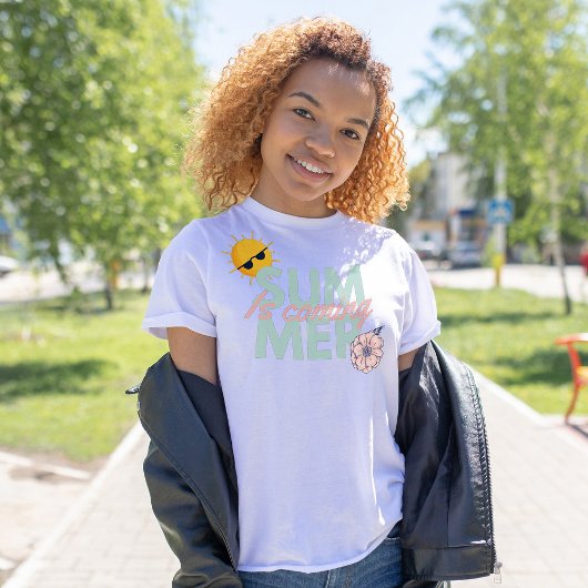 夏は青い来タイポグラフィピンクの野花 Tシャツ