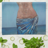 夏を楽しむ帽子とサロンを着た女性 キッチンタオル (折り畳み)