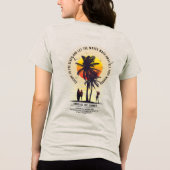夏を迎え入れる | レディース トライブレンドTシャツ (裏面)