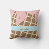 夏アイスクリームドリップコーンふりかけるピンクの名前 クッション (裏面)