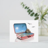 夏休みのコンセプト。海のある旅行スーツケース ポストカード (スタンド正面)